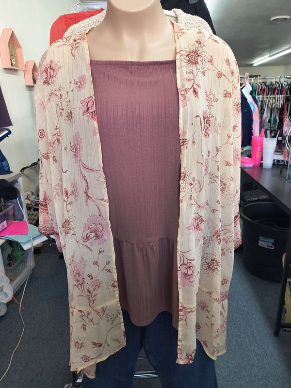 4x Maurices floral kimono with gold thread