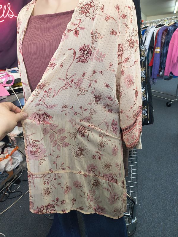 4x Maurices floral kimono with gold thread