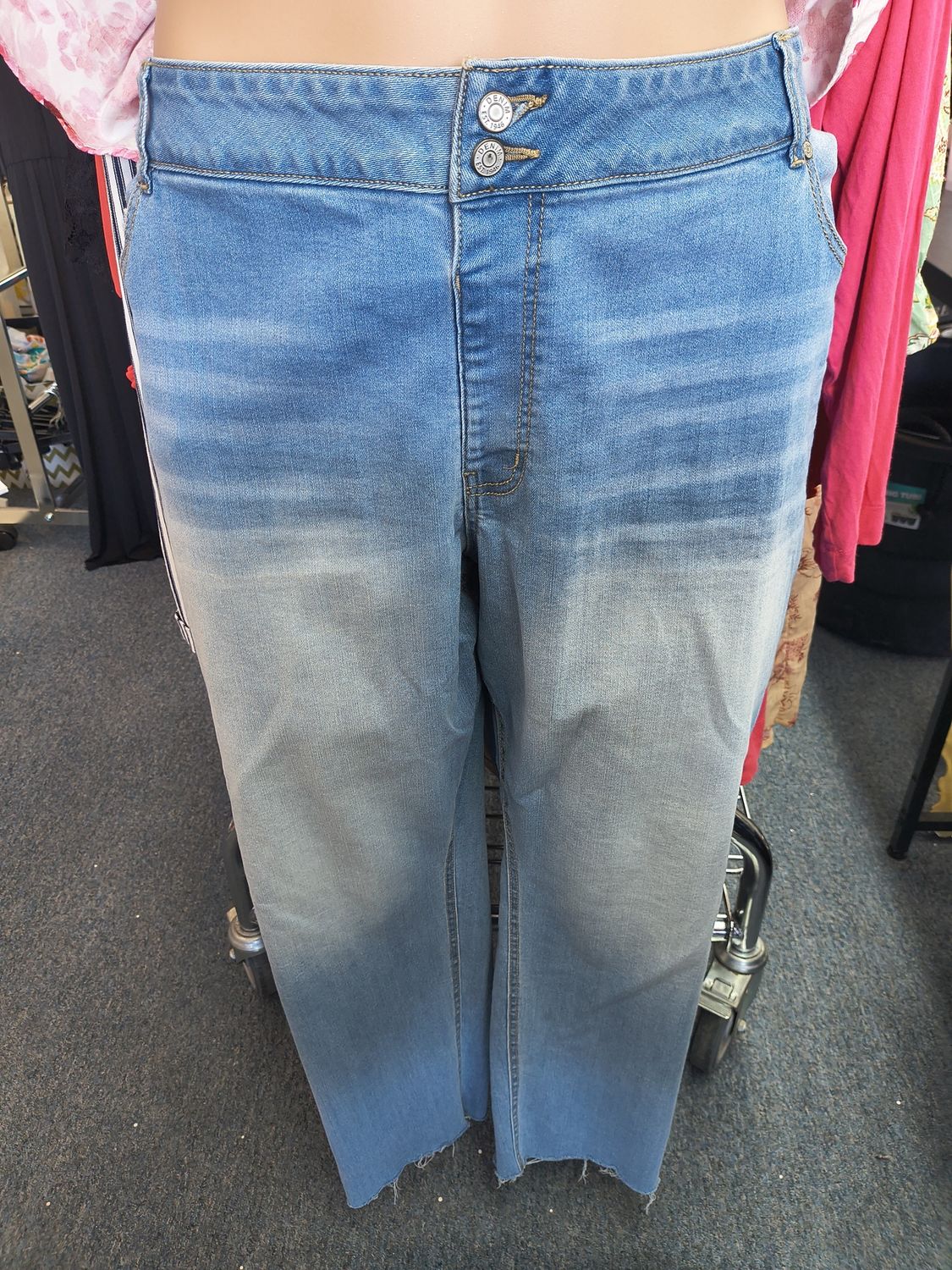28w petite Cato straight leg light wash jeans