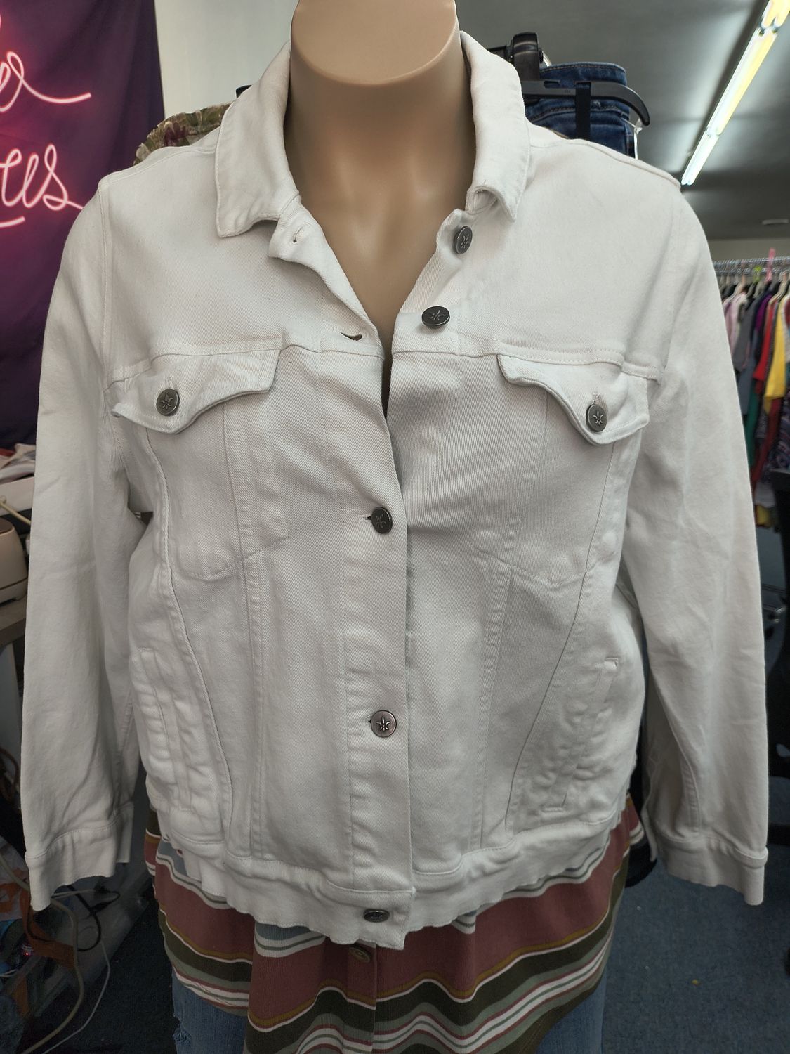 Size 3x Lily &amp; Lottie white stretchy denim jacket