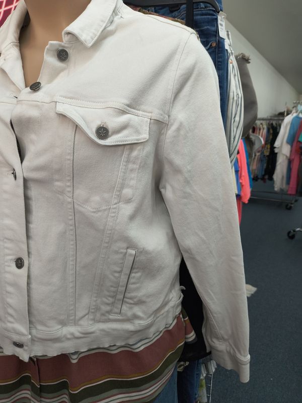 Size 3x Lily &amp; Lottie white stretchy denim jacket