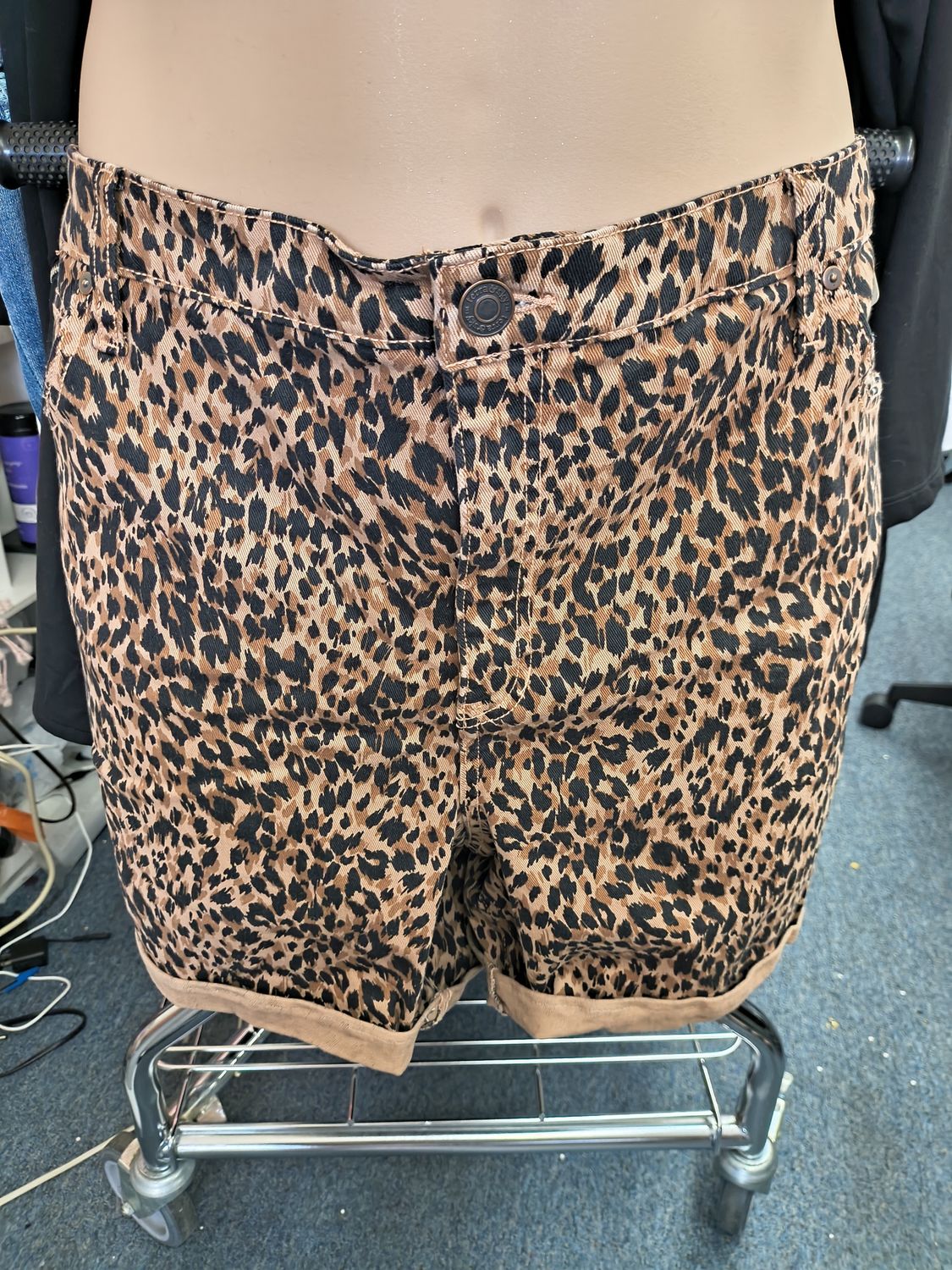 Size 22W Terra &amp; Sky leopard print cuffed shorts