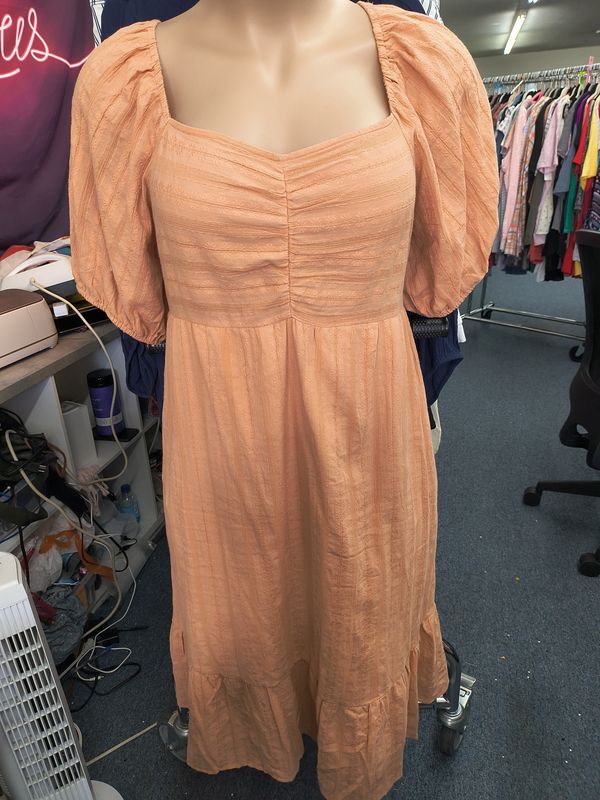Size 3x Polagram babydoll smocked peach midi dress puff sleeve