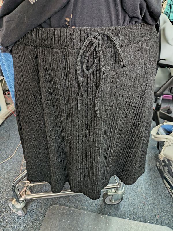 2x/3x Shein Curve black crepe skort skirt pull on