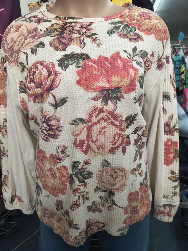 Size 3x Torrid Festi long sleeve thermal floral top