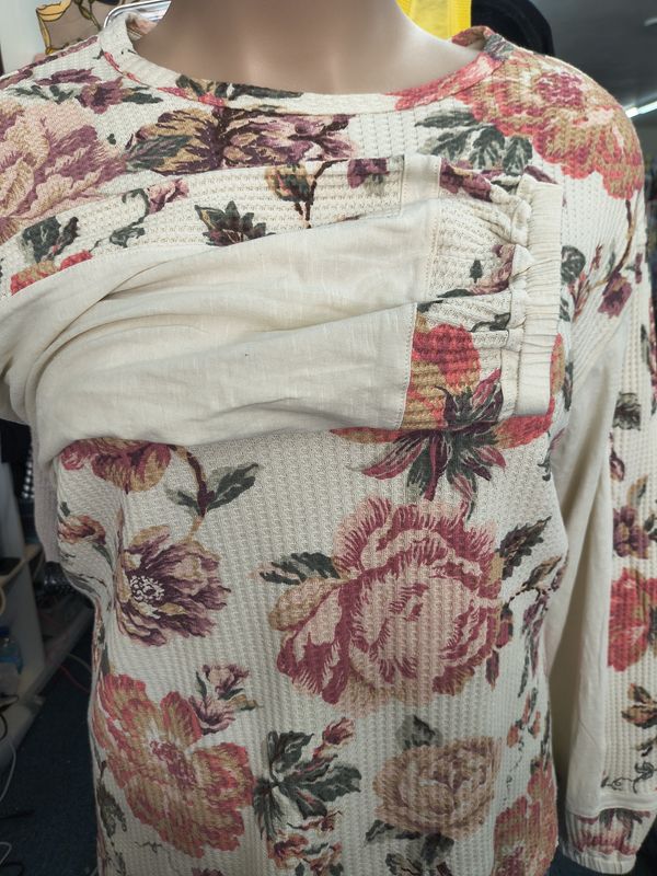 Size 3x Torrid Festi long sleeve thermal floral top