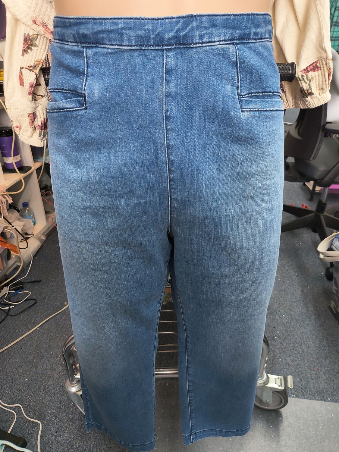 24W Pilcro and the Letterpress Anthropologie crop tapered leg jeans