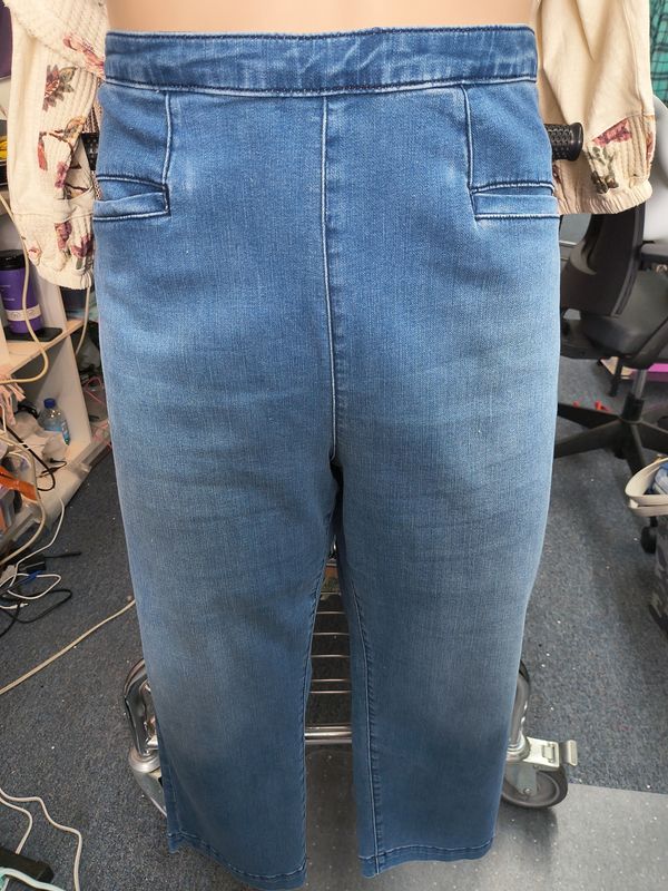 24W Pilcro and the Letterpress Anthropologie crop tapered leg jeans