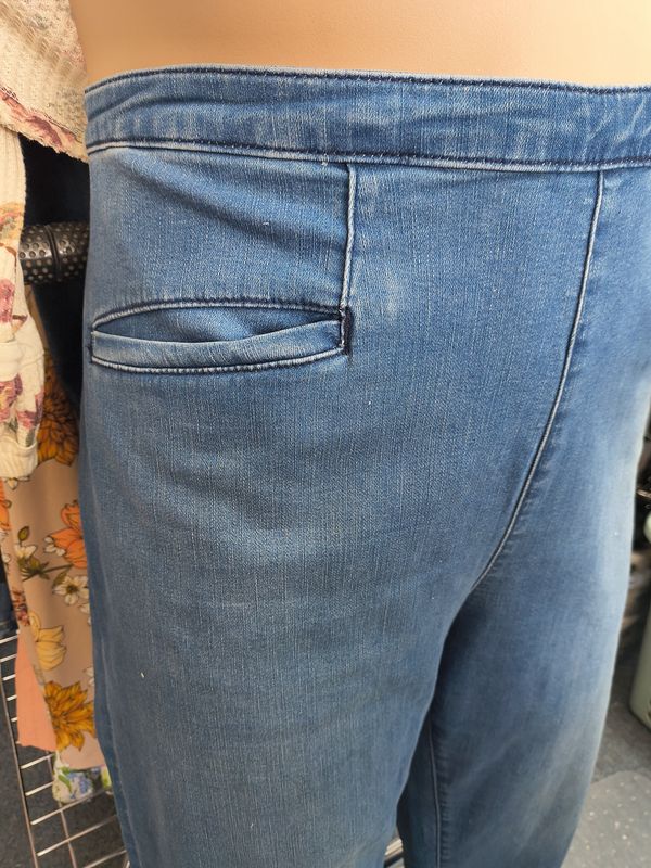 24W Pilcro and the Letterpress Anthropologie crop tapered leg jeans