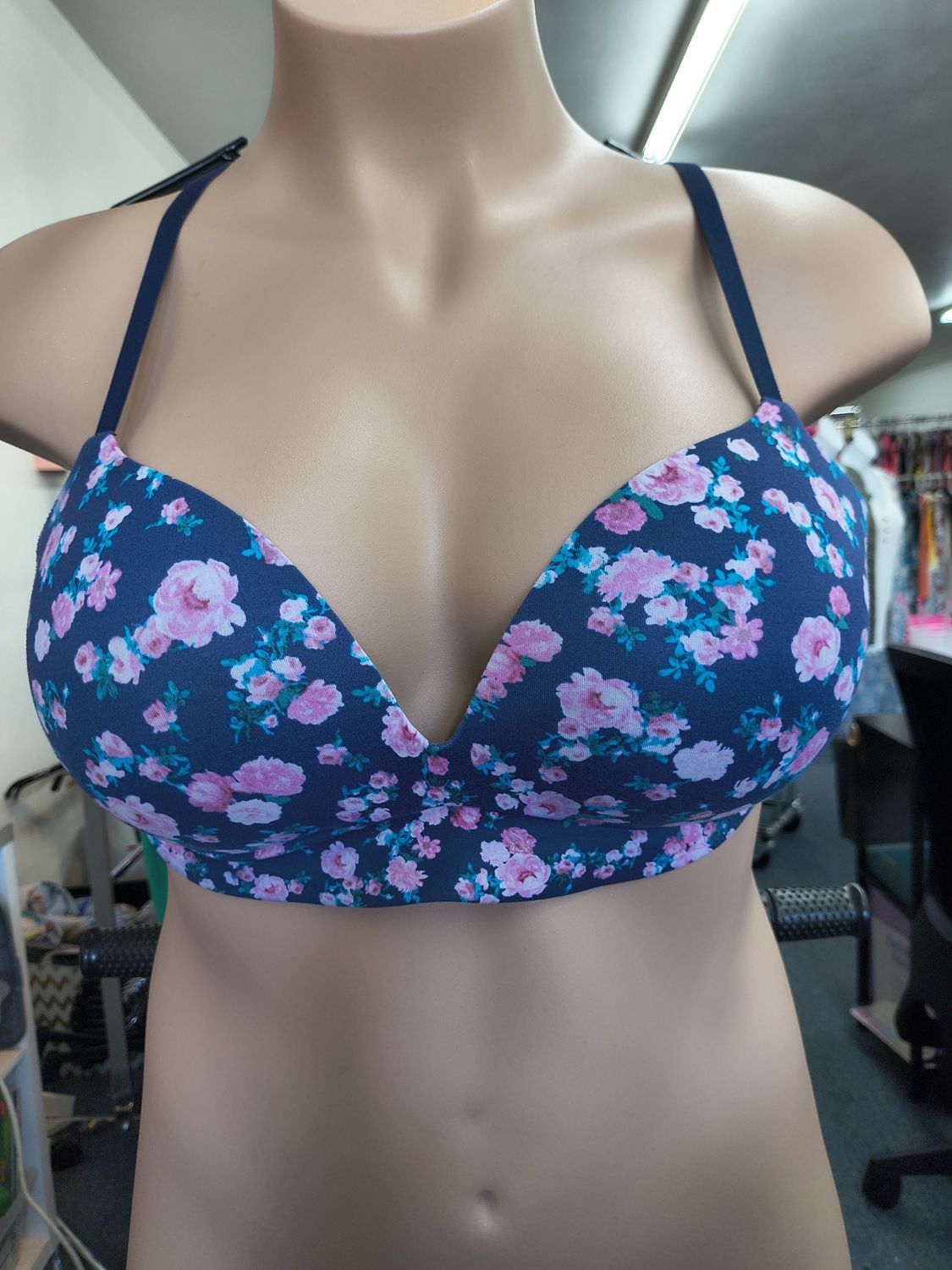 38C Incredible by Victoria's Secret floral wireless bra