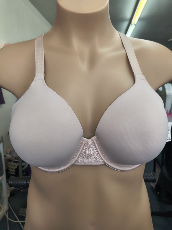 40C Vanity Fair light pink bra with lace accent