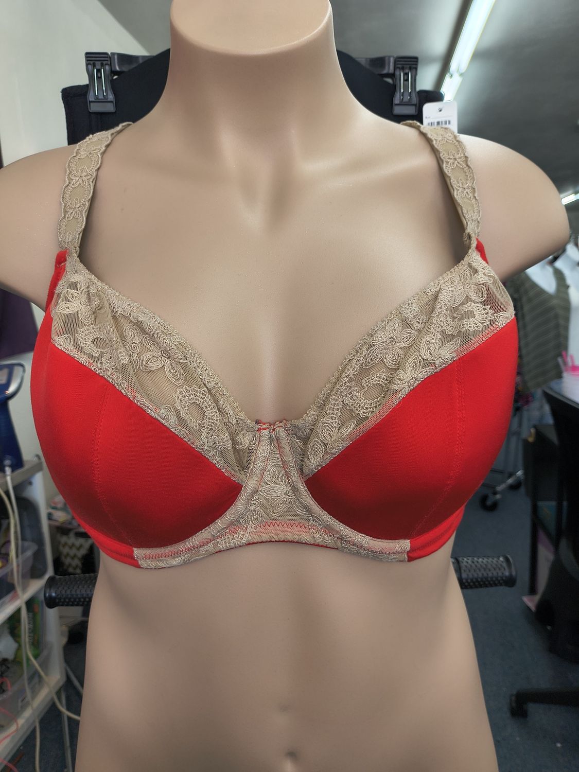 42DDD Cacique red lace trim lightly lined underwire bra