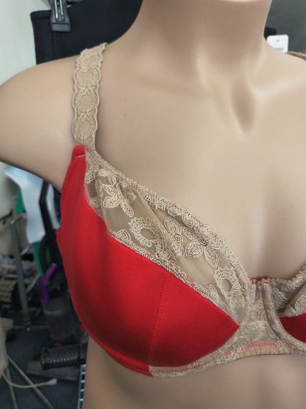42DDD Cacique red lace trim lightly lined underwire bra