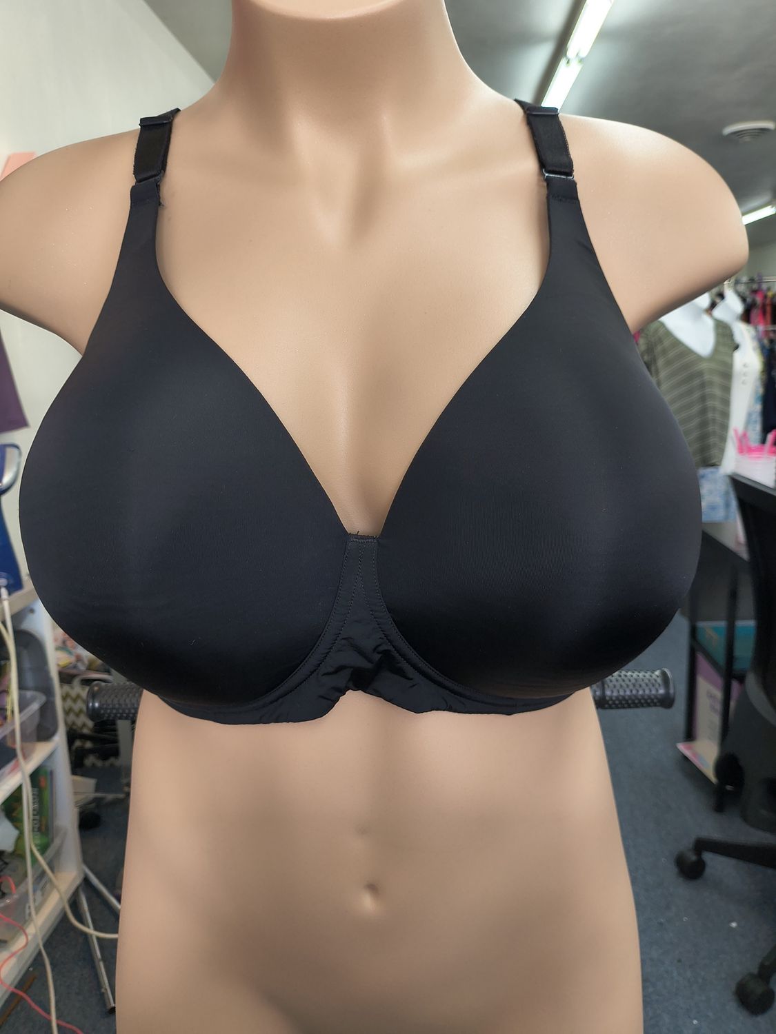 44DDD Torrid black 360 smoothing plunge wireless bra