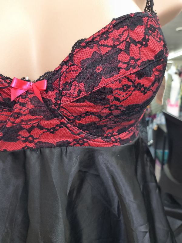 1x Intimate Attitudes black pink lace and charmeuse chemise lingerie