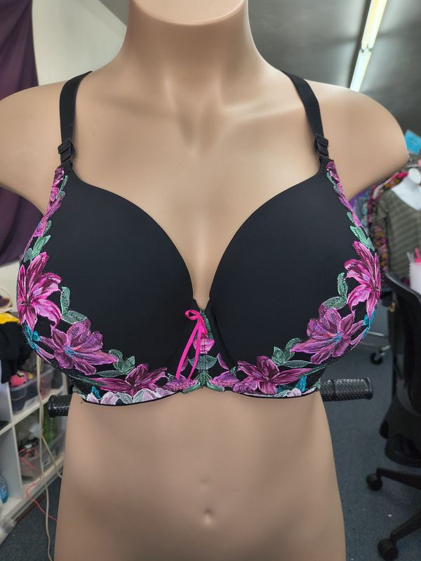 46D Torrid perfect t-shirt bra lightly lined floral underwire