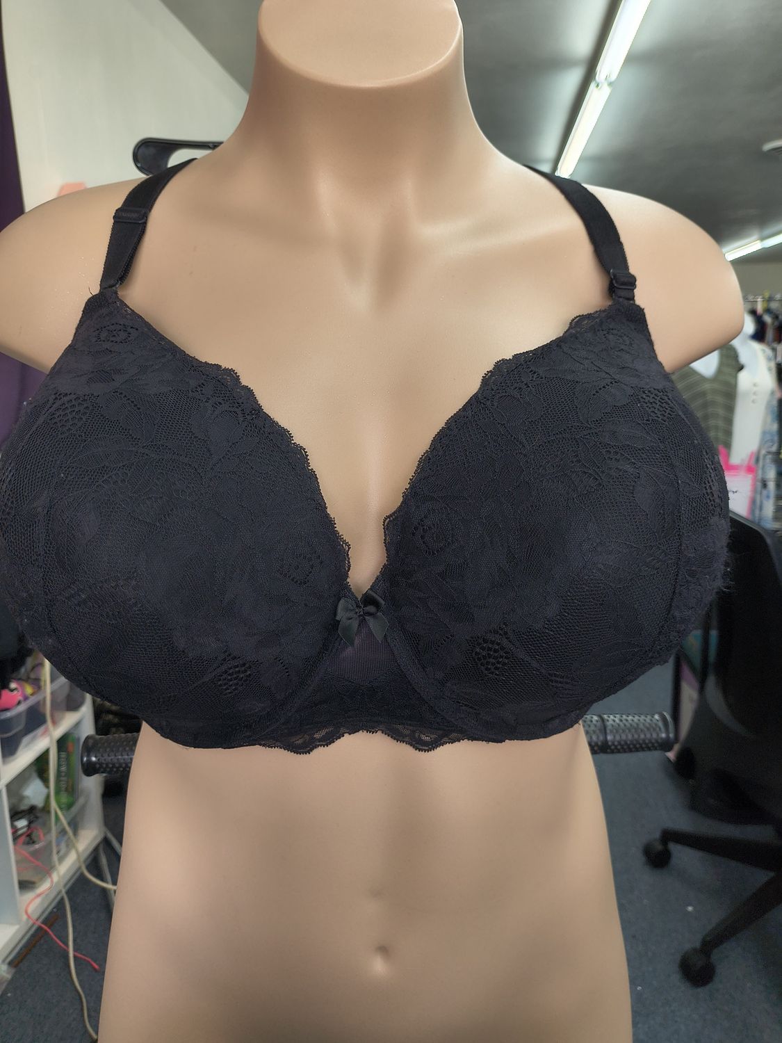 46DDD Torrid smoothing plunge t-shirt black lace bra