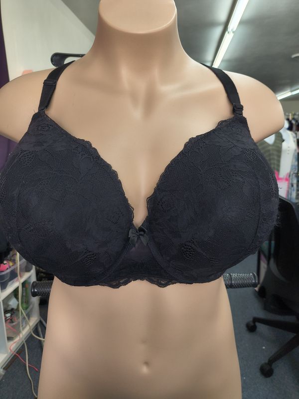 46DDD Torrid smoothing plunge t-shirt black lace bra