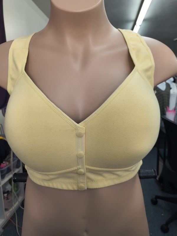 3x/4x Daisy Bra NWT yellow front button closure