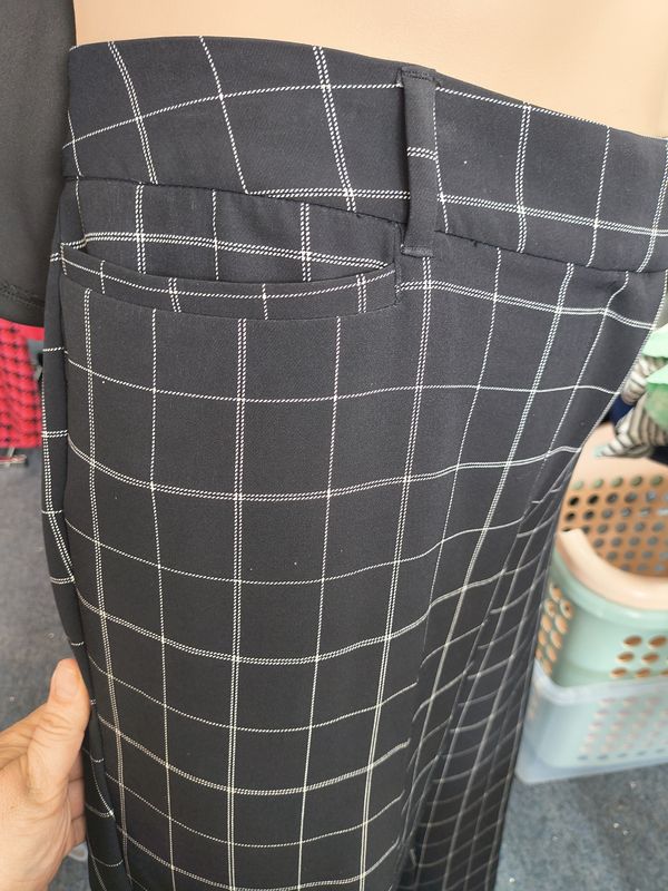 18W Evri dress pant capris black plaid stretchy