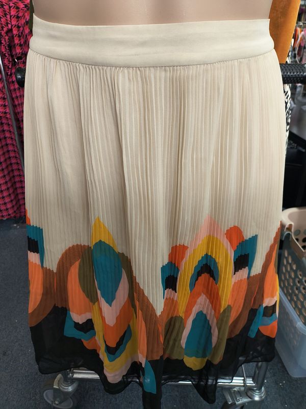 2x Forever 21 pleated pattern skirt no stretch