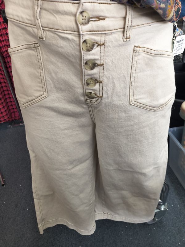 Size 18 Torrid tan cropped wide leg denim jeans