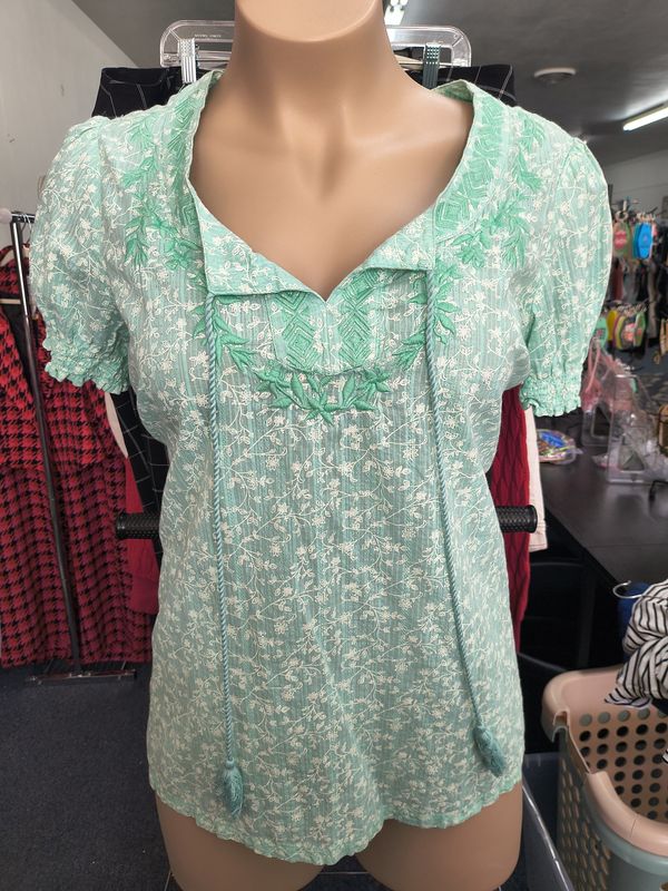 2x Tantrums floral embroidered mint eyelet boho top