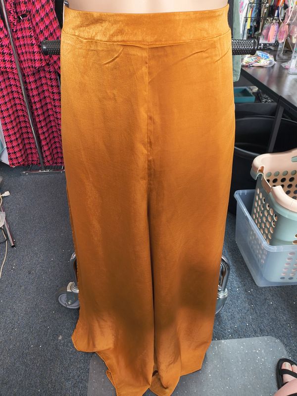 3X Arula NWT gold pull on wide leg slit pants