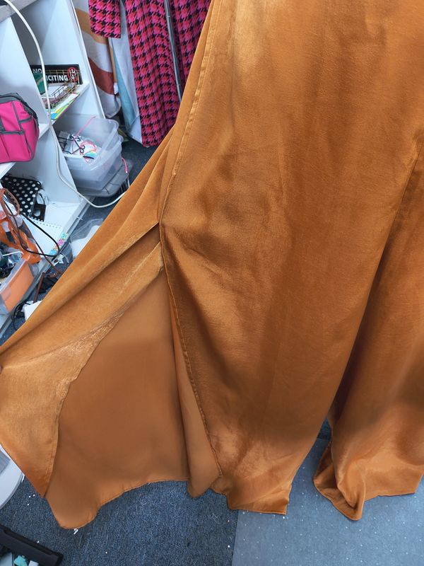 3X Arula NWT gold pull on wide leg slit pants
