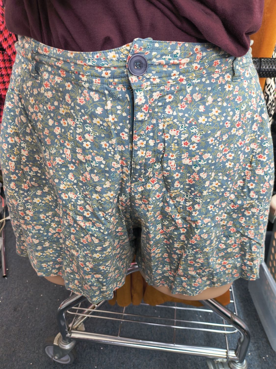 Size 22 Pure Energy floral pleated shorts no stretch