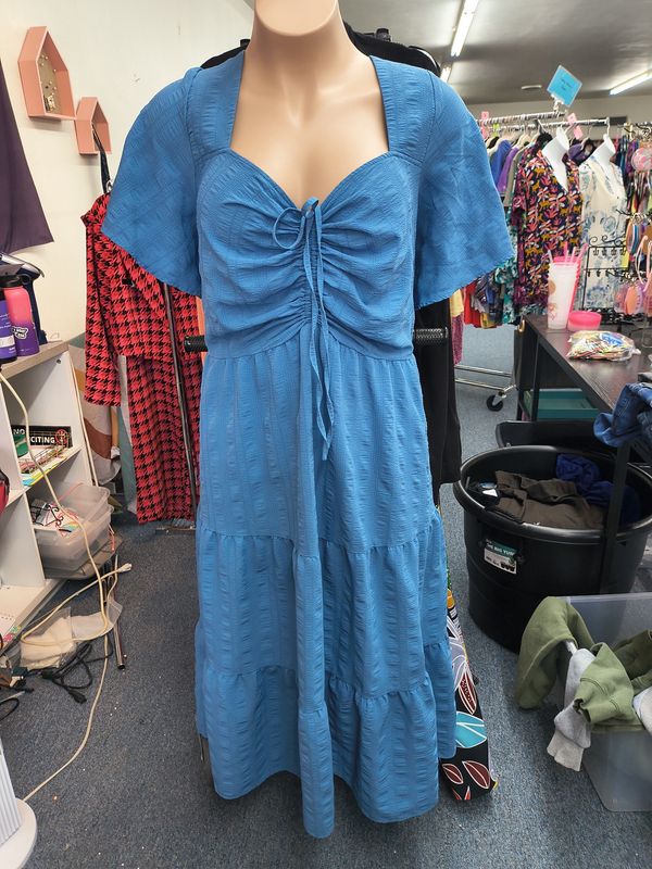 5x/30  Bloomchic blue tiered maxi dress with tie bust