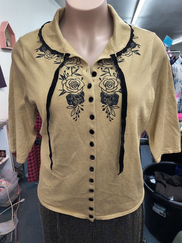 2x Retro Chic by Torrid gold and black embroidered cardigan