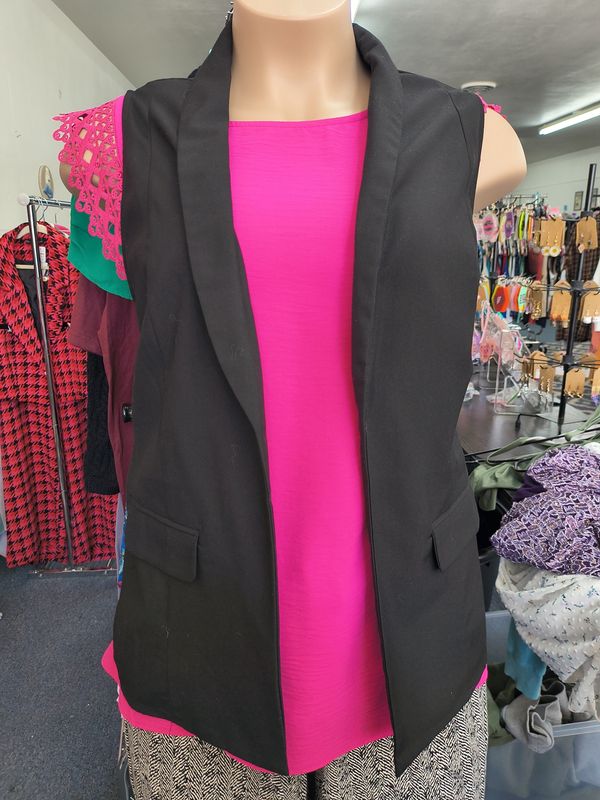 1x Torrid black open front vest with chiffon back