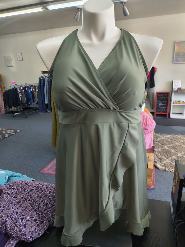 Size 2x green one piece ruffle front swimsuit