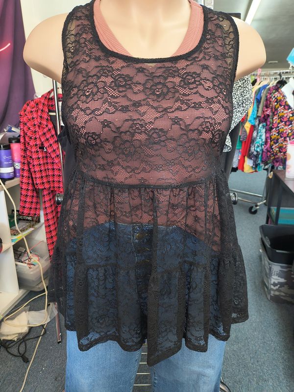 2x Torrid black lace tiered tank top