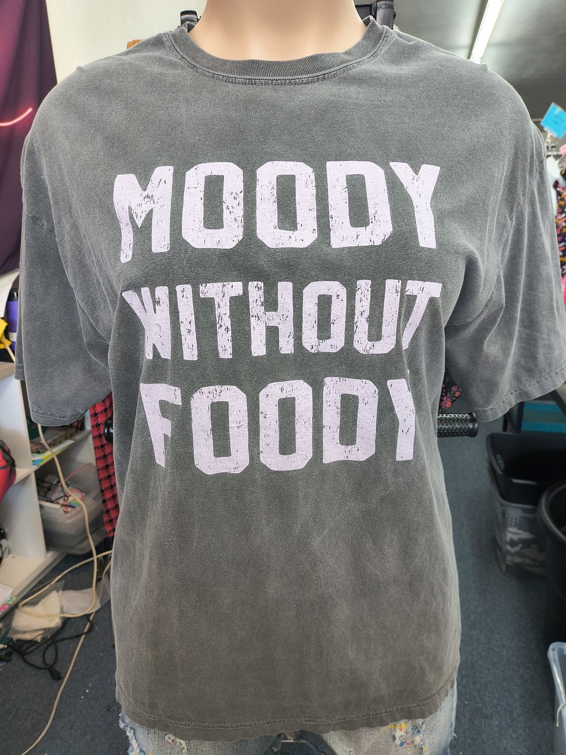 2x Comfort Colors gray graphic tee Moody Without Foody