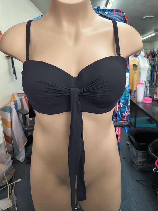 XL Catalina black bikini top with underwires size 36D 38D