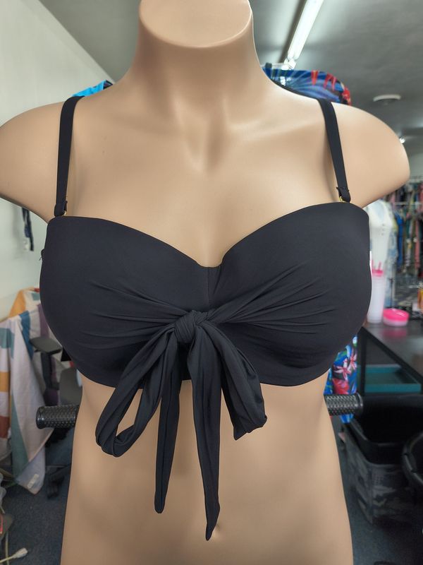 XL Catalina black bikini top with underwires size 36D 38D