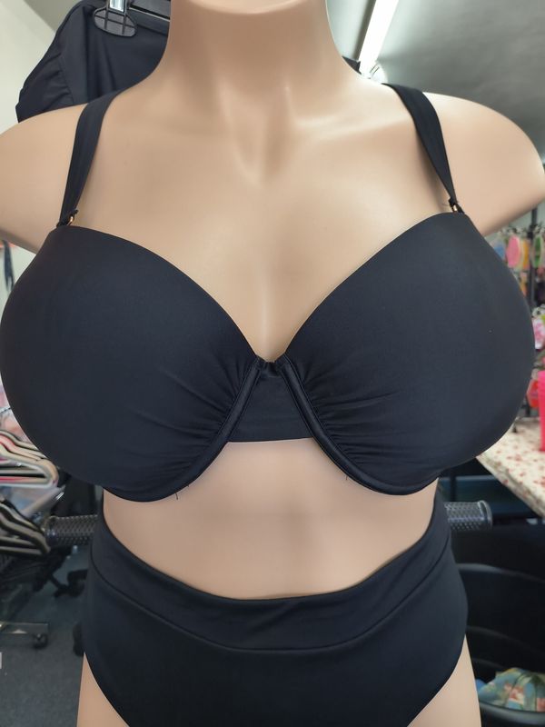 22/3x Gabi Fresh Swimsuits For All black underwire bikini top