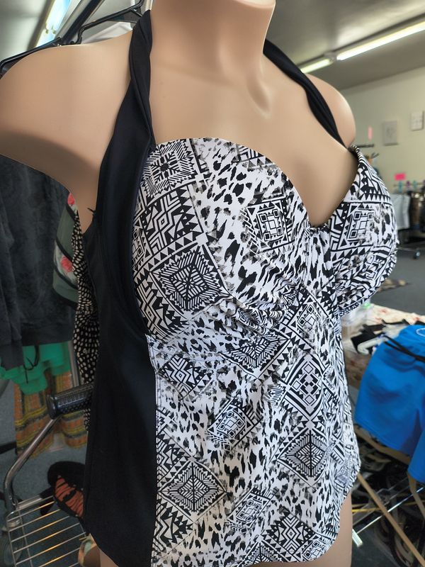 3x Catalina black and white tankini swimsuit top