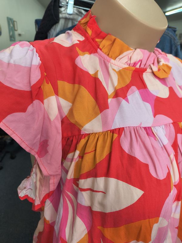 1x Haptics NWT floral multicolored flowy top ruffles