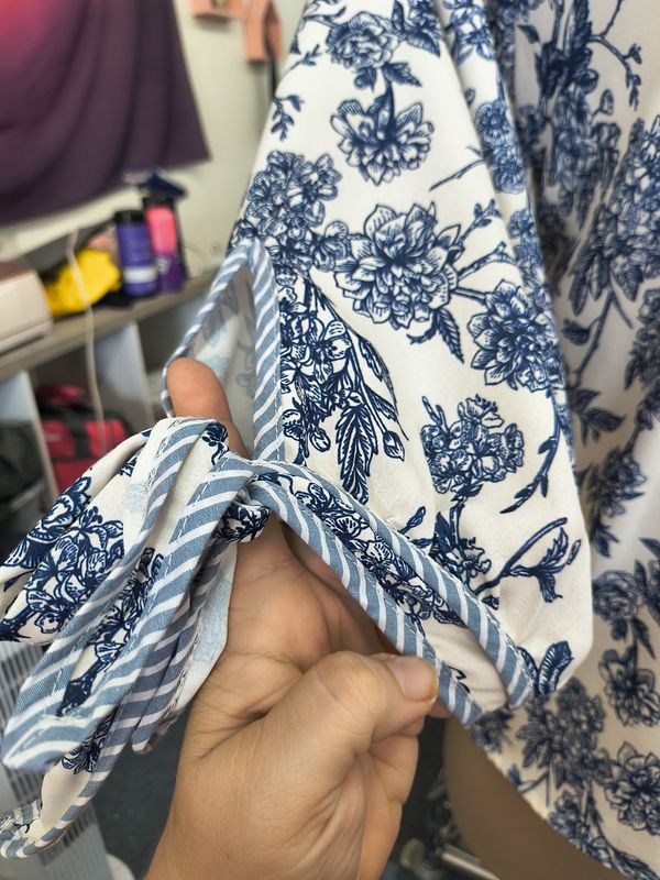 2x Haptics floral blue top with ties on sleeves