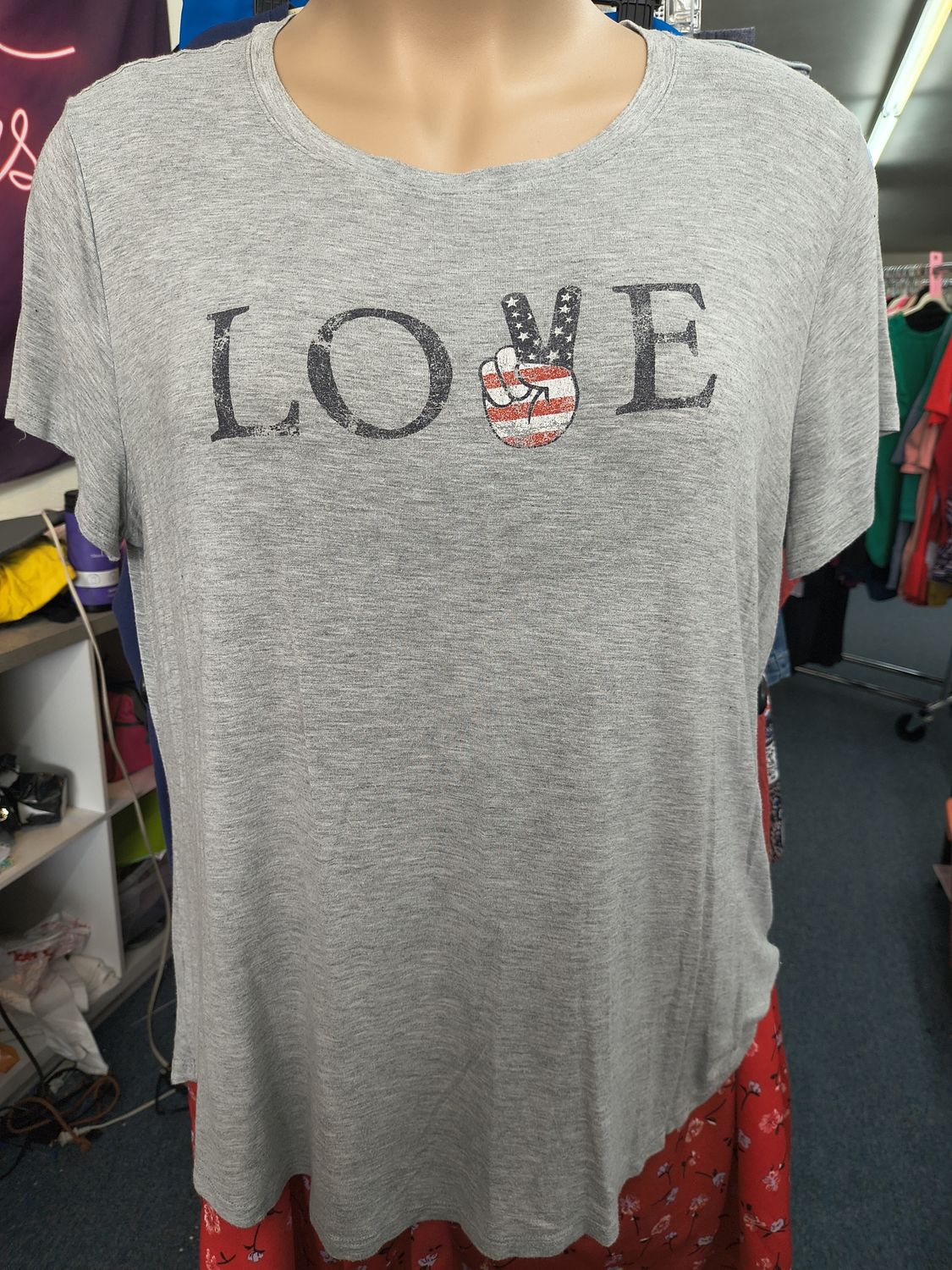 XXL Maurices gray "Love" graphic tee 4th of July