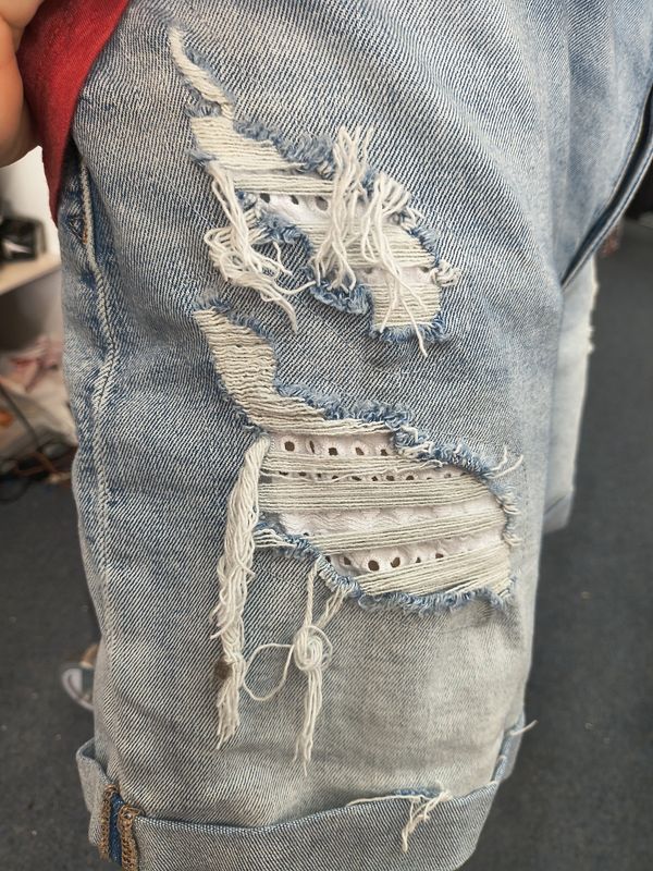 24w Maurices Edgely distressed denim shorts