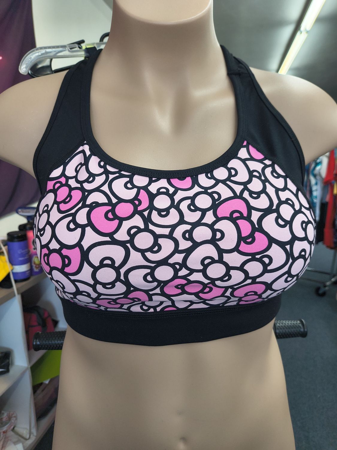 1x Hello Kitty Torrid bow print sports bra