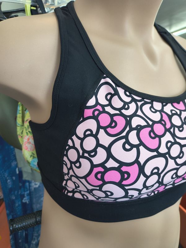 1x Hello Kitty Torrid bow print sports bra