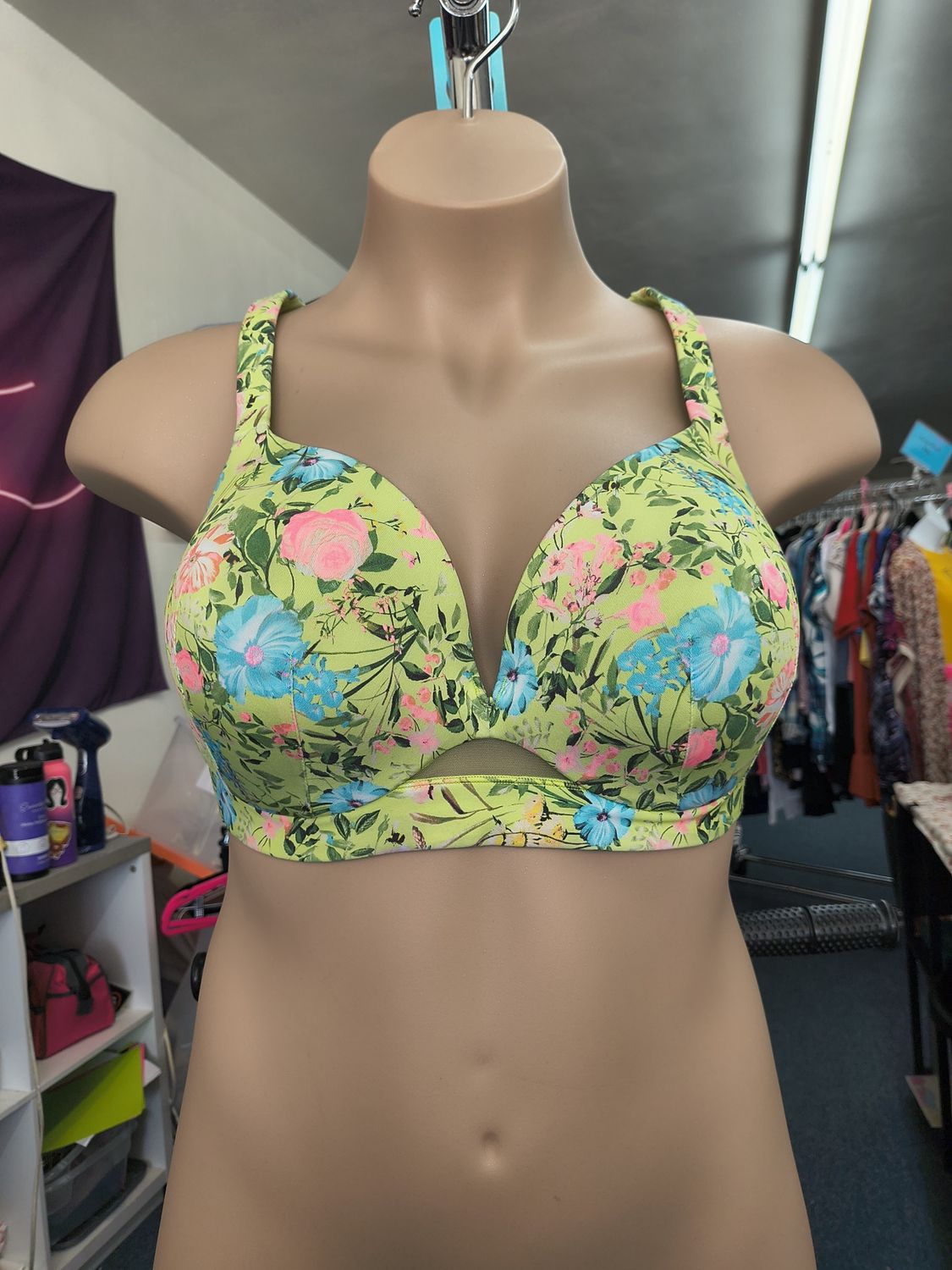 44C Cacique lightly lined plunge bra green floral bees