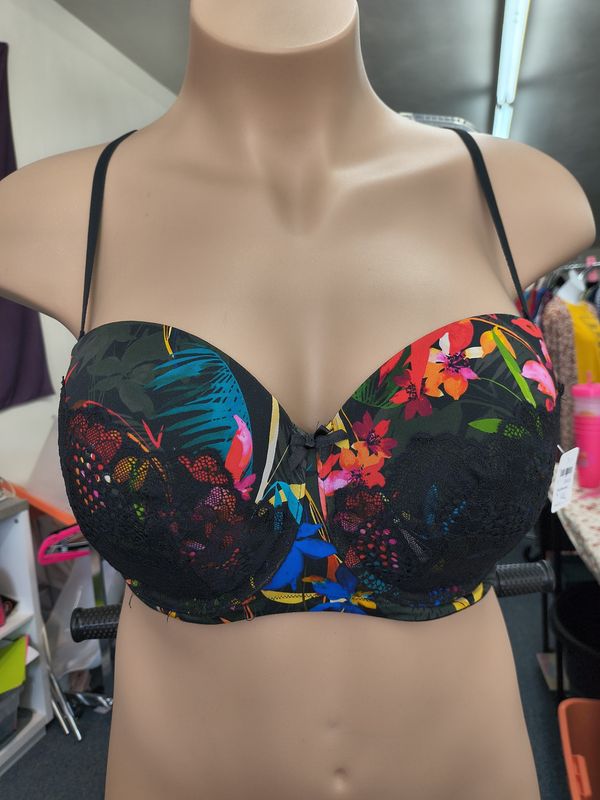 44C Cacique Boost strapless floral lace bra
