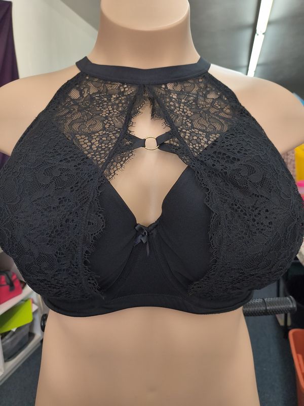 46G Cacique lightly lined balconette strappy lace bra