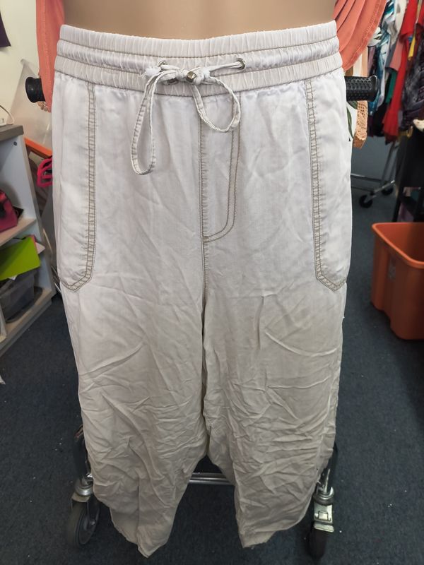 4x Lane Bryant khaki capri lightweight pants